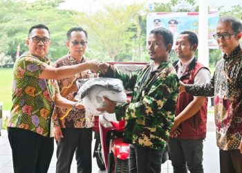 Pemkab Pesawaran Serahkan Lima Kendaraan Roda Tiga untuk Masyarakat Disabilitas, Dorong Kemandirian Ekonomi