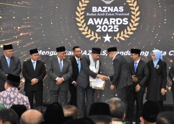 Gubernur Lampung Rahmat Mirzani Djausal Raih Penghargaan Baznas Awards 2025 atas Dukungan Penuh Terhadap Gerakan Zakat Nasional