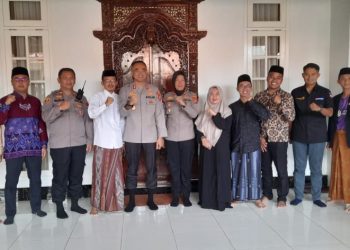 Polres Metro Tingkatkan Sinergi dengan Ponpes Roudlatul Qur’an dan Salurkan Bantuan Sosial untuk Warga dan Driver Ojol