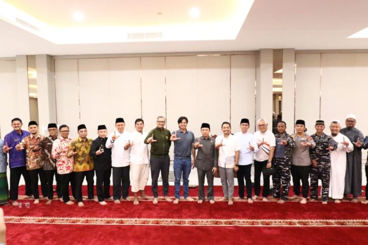 PB Akuatik Indonesia Gelar Sholat Jumat dan Doa Bersama Menyambut Kejurnas A•Stream Open Water Swimming Series Lampung 2025