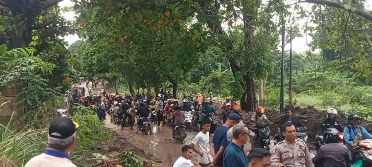 Pemulihan Ruas Jalan Wisata Pesawaran Pasca Erosi: Kolaborasi Cepat TNI-Polri dan Pemprov Lampung