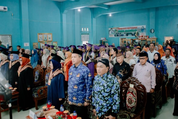 Wisuda Sekolah Lansia “Kasih Ibu”, Ketua TP-PKK Tanggamus Ajak Lansia Hidup Sehat dan Bermartabat