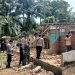 Polres Tanggamus Bersama Warga Gotong Royong Bersihkan Rumah Terdampak Gempa