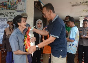 Pemkot Bandar Lampung Salurkan Bantuan Beras untuk Ringankan Beban Korban Banjir