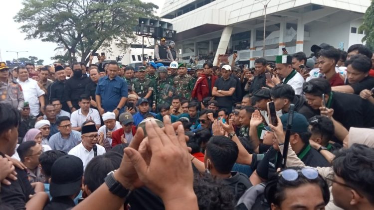 Mahasiswa Lampung Gelar Aksi Damai di DPRD: 13 Tuntutan Strategis untuk Perbaikan Tata Kelola dan Kesejahteraan