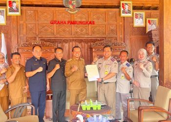 BPN Pringsewu Serahkan Puluhan Lembar Sertifikat Aset Pemda