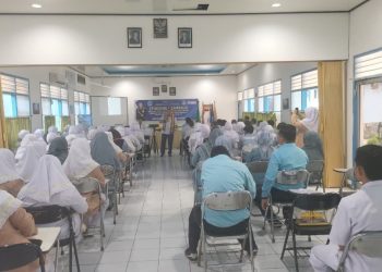 STIKes Baitul Hikmah Gelar Studium Generale “Embrace The Change, Unlock Your Potential” untuk Perkuat Wawasan Kebangsaan