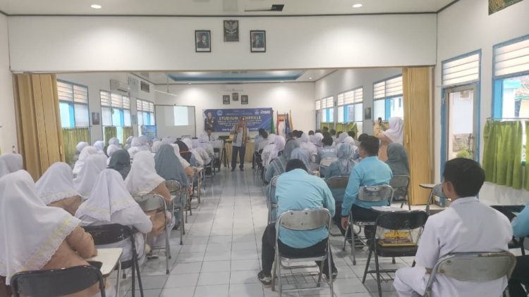 STIKes Baitul Hikmah Gelar Studium Generale “Embrace The Change, Unlock Your Potential” untuk Perkuat Wawasan Kebangsaan