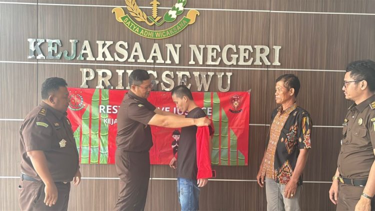 Kejaksaan Negeri Pringsewu Hentikan Dua Perkara Lewat Restorative Justice: Bukti Hukum Humanis yang Mengedepankan Perdamaian