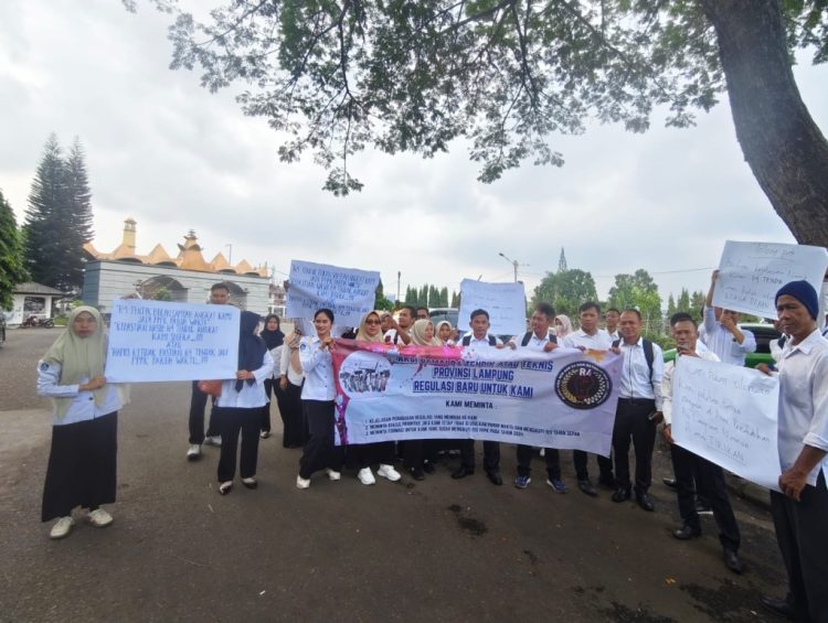 Honorer Lampung Datangi DPRD, Tuntut Kepastian Status dan Formasi PPPK: Nasib Puluhan Tahun Mengabdi Belum Jelas