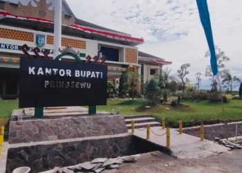 Rehabilitasi Taman Depan Kantor Bupati Gunakan Dana CSR Dari Bank Lampung