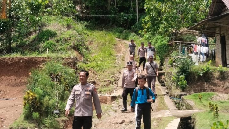 Polsek Wonosobo Polres Tanggamus Sigap, Sambangi Keluarga Warga Sanggi Unggak Meninggal di Perjalanan Viral