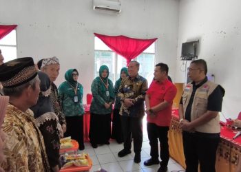 Bupati Tanggamus Turun Tangan Pascabanjir dan Longsor di Cukuh Balak, Serahkan Bantuan Sembako dan Pastikan Mitigasi Bencana