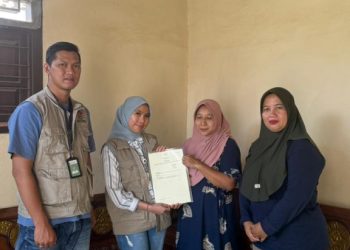 Dekatkan Layanan, Kantor Pertanahan Pringsewu Serahkan Sertipikat Langsung ke Warga