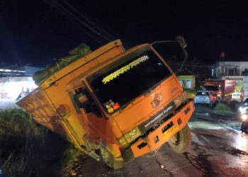 Tragis di Pringsewu! Truk Fuso Mundur di Tanjakan, Ibu Tewas Tergilas Motor Suami Istri