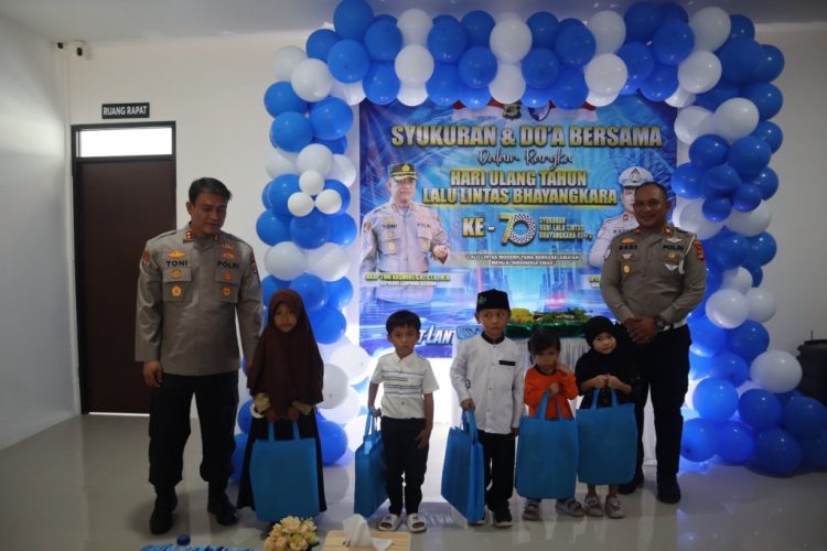HUT Lalu Lintas Bhayangkara ke-70: Polres Lampung Selatan Santuni Anak Yatim dan Pocil Raih Juara!