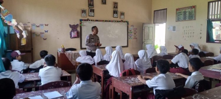 Polisi Humanis di Lampung Selatan: Satlantas Sapa Pelajar hingga Tukang Ojek, Edukasi Tertib Lalu Lintas dengan Cara Kekinian