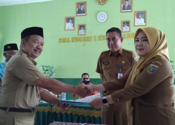 Resmi! Serah Terima Jabatan Kepala SMA Negeri 1 Kebun Tebu, Emma Haryani Ditunjuk Jadi Plt