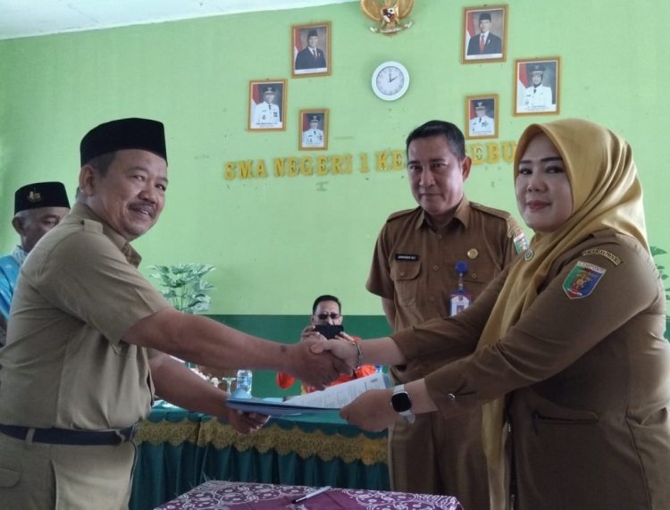 Resmi! Serah Terima Jabatan Kepala SMA Negeri 1 Kebun Tebu, Emma Haryani Ditunjuk Jadi Plt