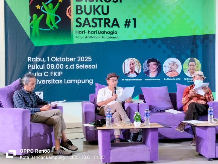 Diskusi Buku “Hari-Hari Bahagia”: Iswadi Pratama Bongkar Mitos Kebahagiaan dalam Puisi Ari Pahala Hutabarat