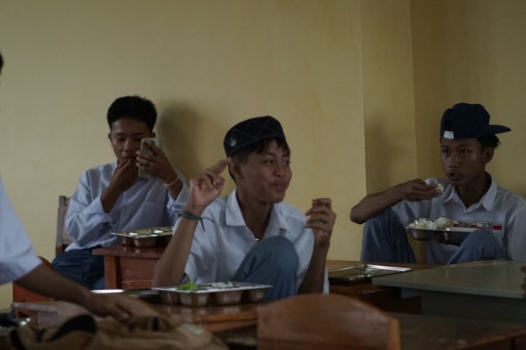 Heboh! SMA Siger 2 Eva Dwiana Kebagian Makan Bergizi Gratis Meski Belum Terdaftar Dapodik, Publik Pertanyakan Transparansi Program