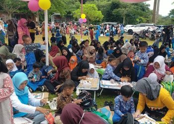 Tanggamus Rayakan Hari Batik Nasional dengan Semangat Budaya, Bunda PAUD Pimpin “Ayo Membatik”