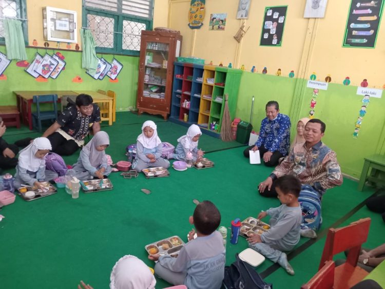 Pemkab Pringsewu Tegaskan Konsistensi Program Makan Bergizi Gratis, Bupati Pantau Langsung SPPG dan Sekolah Penerima Manfaat