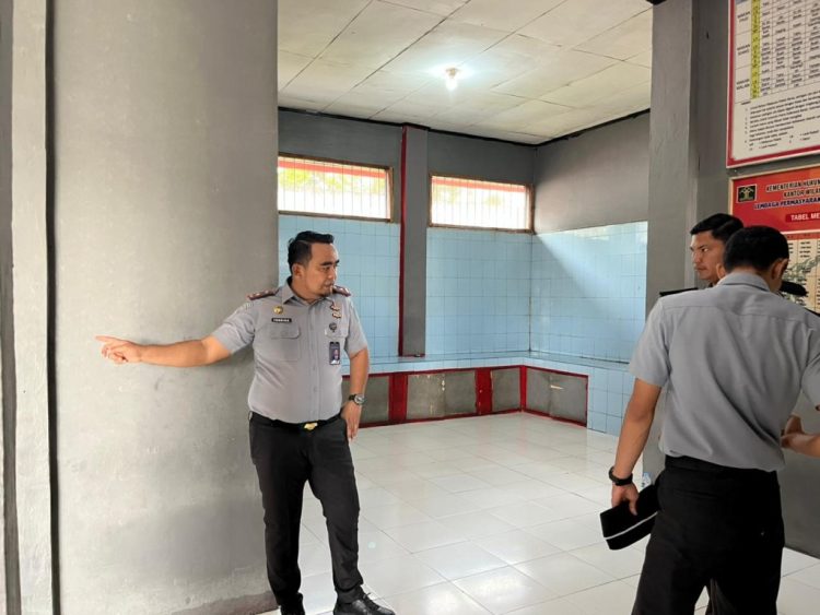 Kalapas Dharmasraya Tinjau Area Dapur, Tata Ulang Fasilitas untuk Tingkatkan Efisiensi dan Kebersihan Lapas