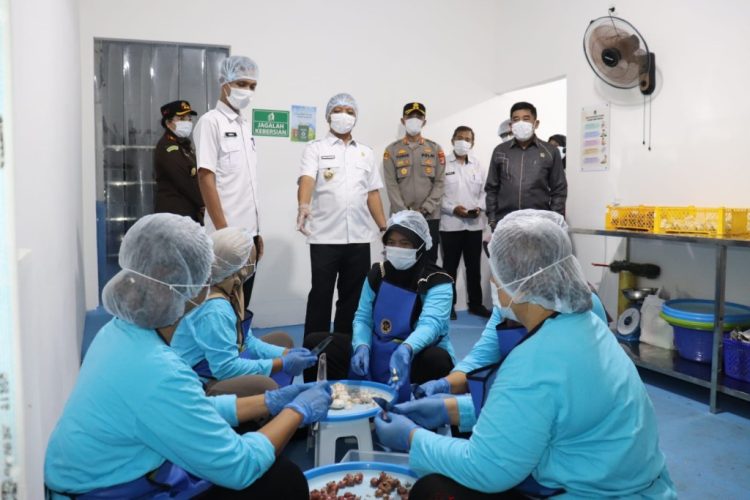 SPPG Polres Pringsewu Resmi Beroperasi! Ribuan Anak Sekolah Nikmati Program Makanan Bergizi Gratis, Respons Sekolah Luar Biasa