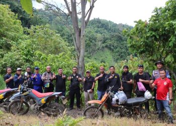 Perjalanan 11 Jam Demi Rakyat Pesisir: Kapolres Tanggamus Gelar “Ngobarmas” Perdana di Martanda, Terima Hibah Tanah untuk Pembangunan Pos Polisi