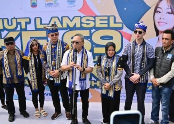 Jetski Geber Selat Sunda! Aksi Spektakuler Zita Anjani Resmi Buka Lamsel Fest 2025, Tanda Kebangkitan Wisata Lampung Selatan
