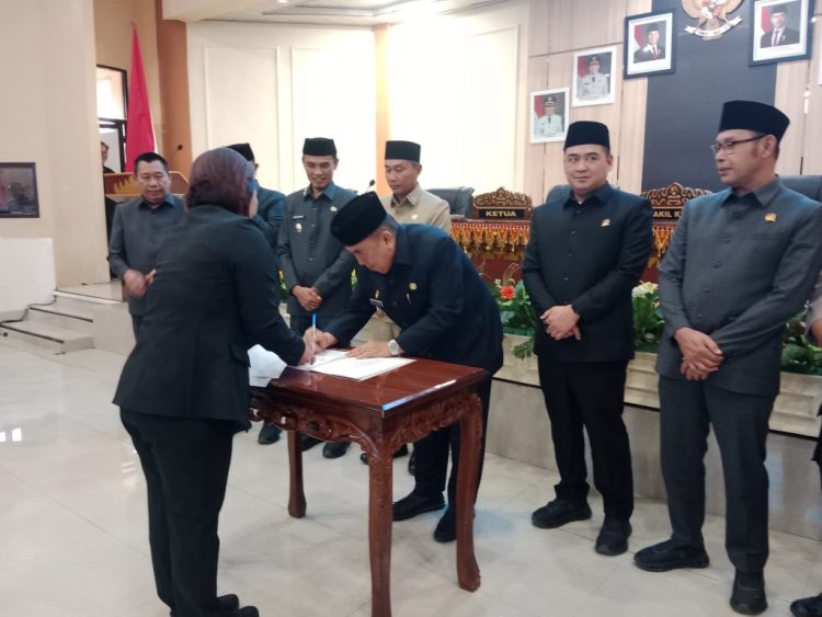 APBD Tanggamus 2026 Resmi Disetujui, Bupati dan DPRD Tandatangani MOU Program Perda