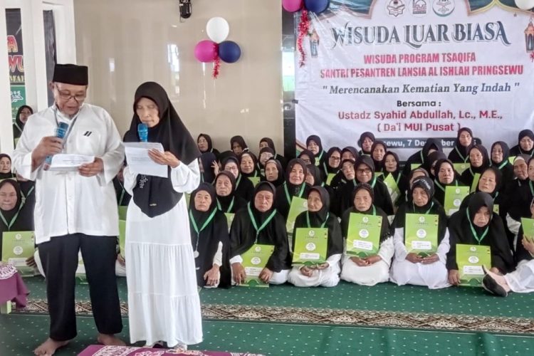 Wisuda Santri Lansia Al-Ishlah: 109 Peserta Belajar Seni Menyambut Kematian dengan Husnul Khatimah