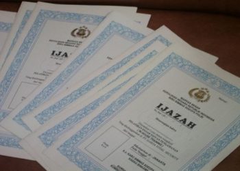 Ijazah Lulusan Akbid Wira Buana Tertahan Tiga Tahun