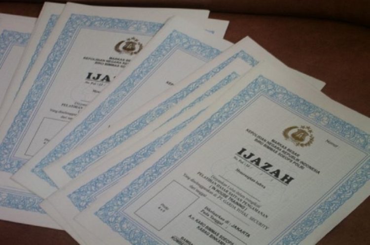 Ijazah Lulusan Akbid Wira Buana Tertahan Tiga Tahun