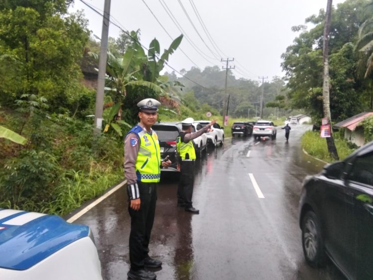 Libur Tahun Baru, Polisi Perketat Simpang Tiga Mutun