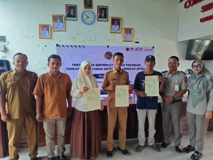 Program PTSL 2025, Puluhan Warga Gadingrejo Timur Terima Sertipikat Tanah