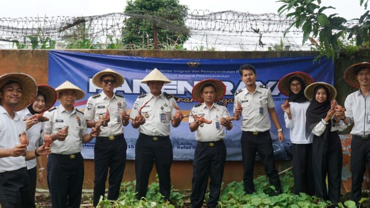 SAE Lapas Kalianda Panen Ikan dan Sayuran, Wujud Pembinaan Produktif Warga Binaan