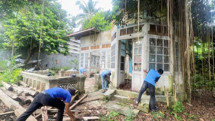 Kondisi Memprihatinkan, Relawan Bersihkan Rumah Daswati dan Dorong Aksi Pemprov Lampung