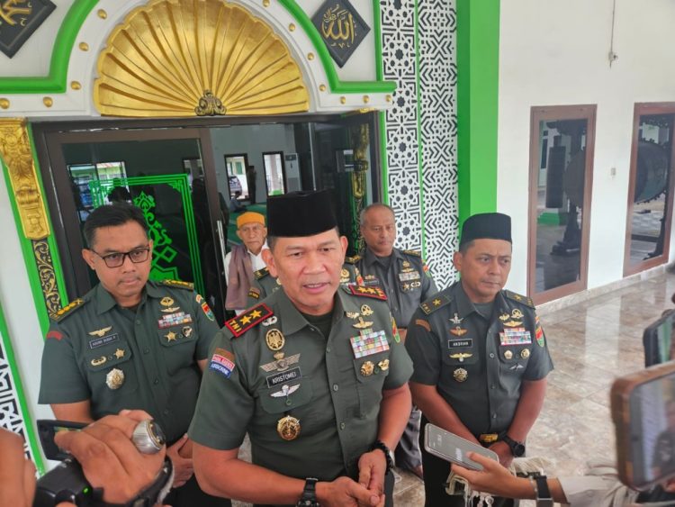 Kodam XXI Radin Inten Tunjukkan Solidaritas untuk Korban Longsor Cisarua