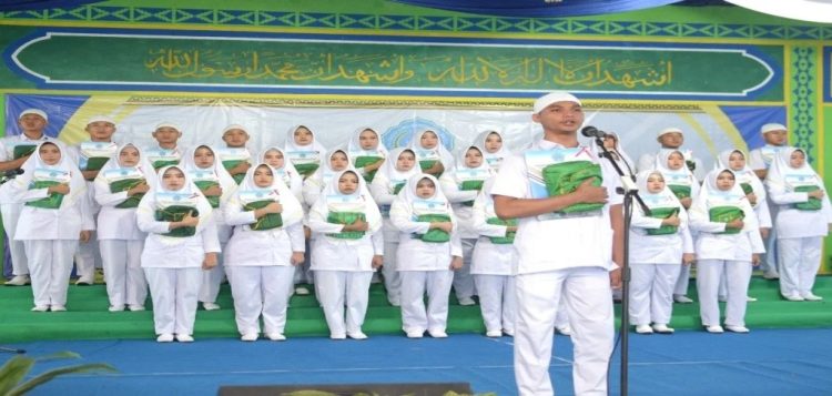 STIKes Baitul Hikmah Teguhkan Etika Profesi Lewat Capping Day