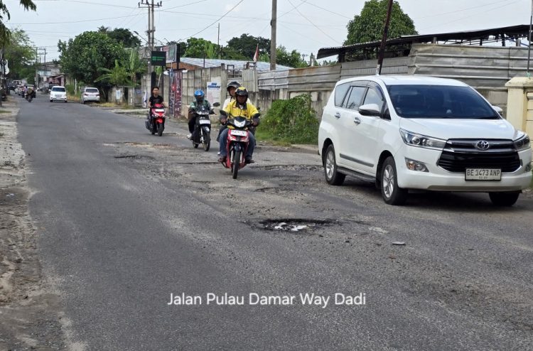 Hibah Gedung APH Dinilai Gerus Anggaran Publik, Infrastruktur Jalan Terbengkalai