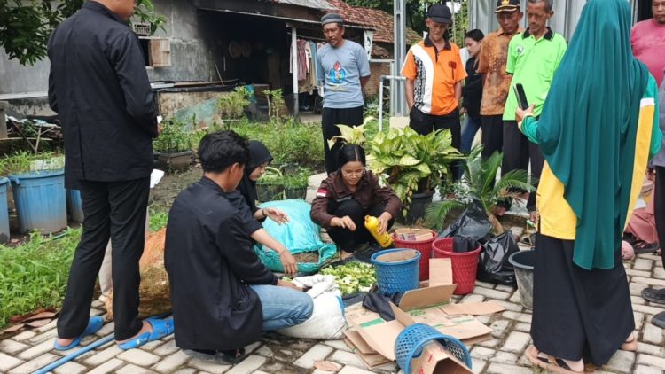 Solusi Ramah Lingkungan, Mahasiswa ITERA Ajarkan Kompos Metode Takakura