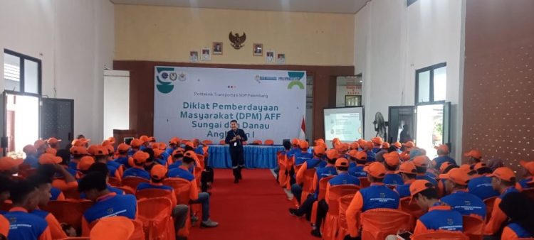 Poltektrans SDP Latih 140 Warga Pesawaran Tangani Kebakaran Kapal