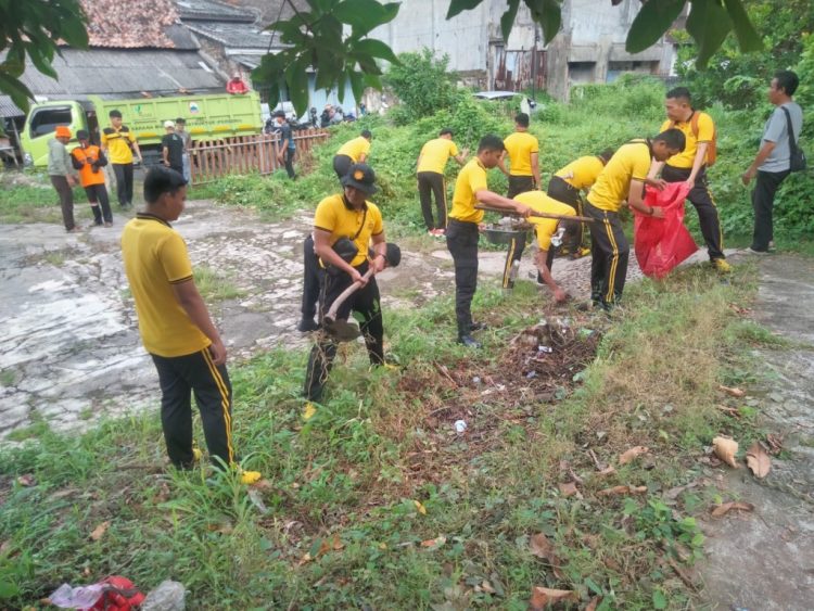 Eks Kantor Pos Lama Kalianda Dibersihkan, Polres Lampung Selatan Ajak Masyarakat Jaga Warisan