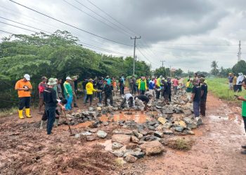 Aksi Kreatif Warga Dorong Percepatan Perbaikan Infrastruktur Daerah