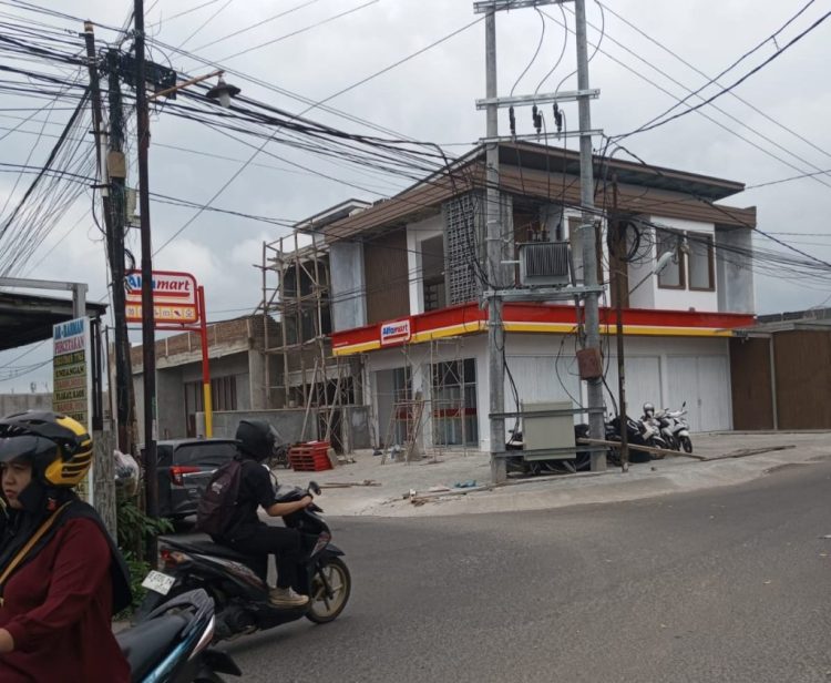 Gerai Ritel Modern di Kawasan Padat, Warga Minta Transparansi Perizinan