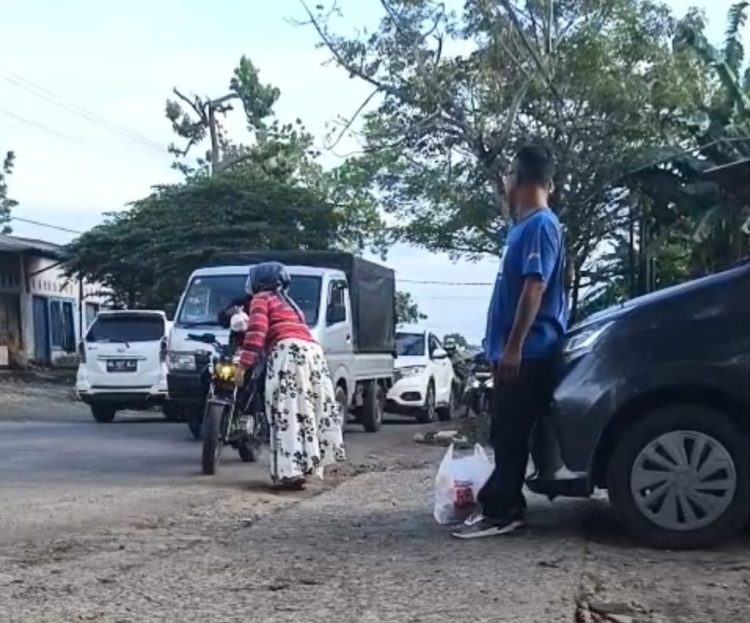 Semangat Gotong Royong Warnai Jumat Berkah di Tengah Kota