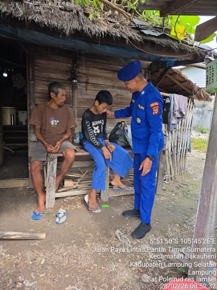 Di Bulan Ramadhan, Sat Polairud Lampung Selatan Berikan Bantuan untuk Nelayan