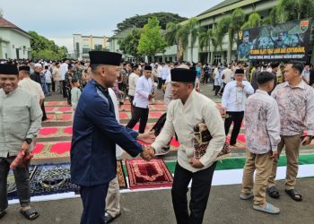 Ribuan Jamaah Padati Kodam Raden Inten, Pangdam Sambut Hangat Idulfitri
